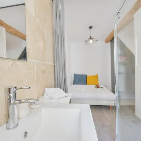 Le Petit Castelet - New Superb Flat In Old Antibes, Ac, Wifi, For 4 아파트 *